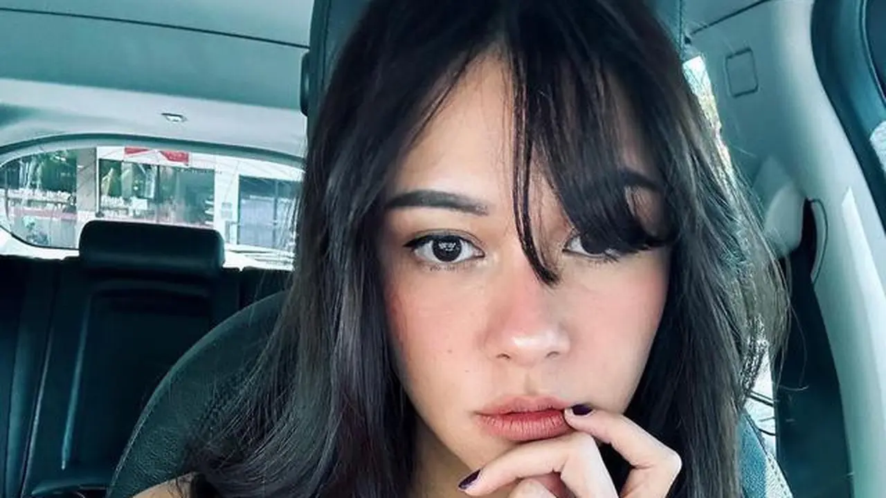 Aktris Usia 30-an Rambut Poni