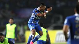 Ekspresi  Zulham Zamrun, usai mencetak gol kedua Persib ke gawang  Borneo FC dalam laga leg kedua perempatfinal Piala Presiden 2015 di Stadion Si Jalak Harupat, Bandung, Sabtu (26/9/2015). (Bola.com/Arief Bagus)