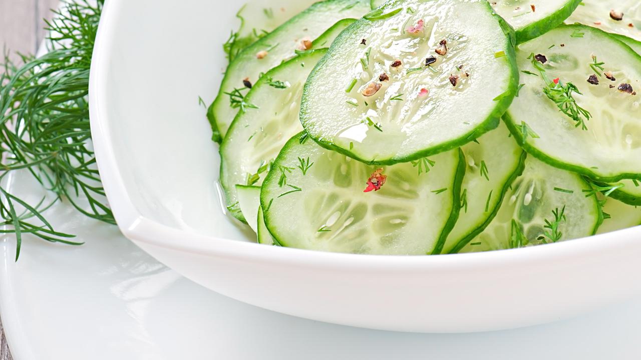 illustrasi salad timun logan