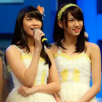 Para member cantik JKT48 unjuk kebolehan menyanyinya lewat sebuah penampilan akustik (via flickr)