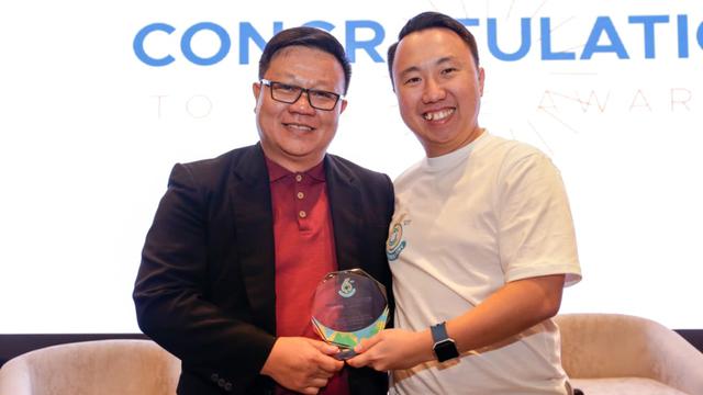 Andreant Tendo, Logistics Division Head PT Eigerindo MPI bersama Brian Marshal, Founder dan CEO Sirclo.