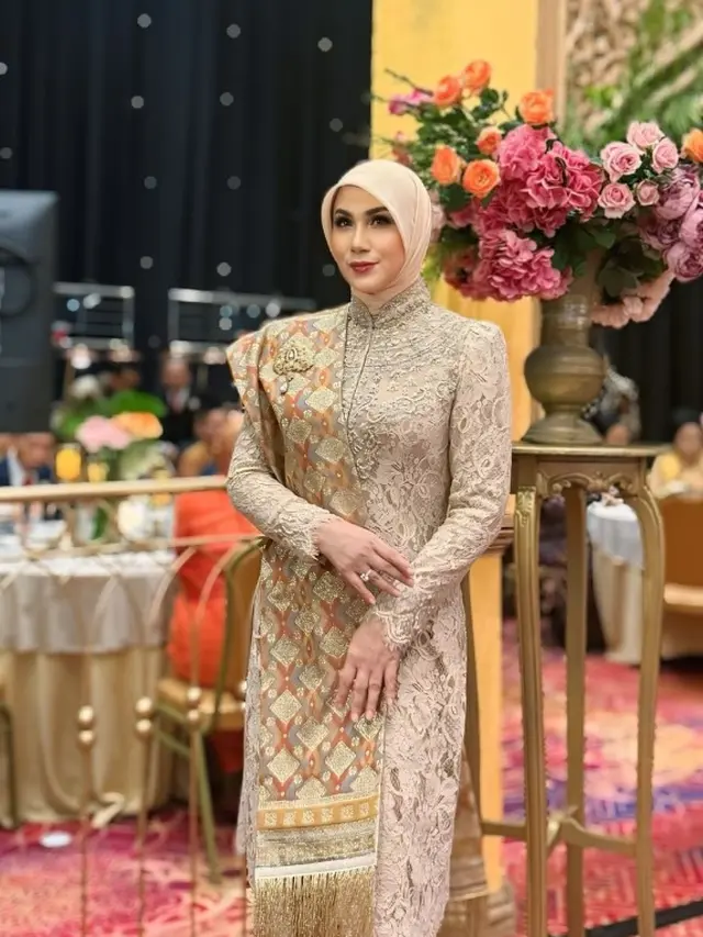 Outfit Kondangan Marini Zumarnis