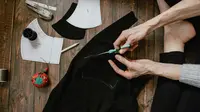 Bongkar Lemari Lama, Cara Menyulap Pakaian Jadul Jadi Terlihat High-Fashion