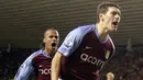 Gareth Barry of Aston Villa celebrate scoring the winning goal from the penalty spot during a Premier League match between Sunderland and Aston Villa at Stadium of Light, on January 17, 2009. AFP PHOTO/GRAHAM STUART