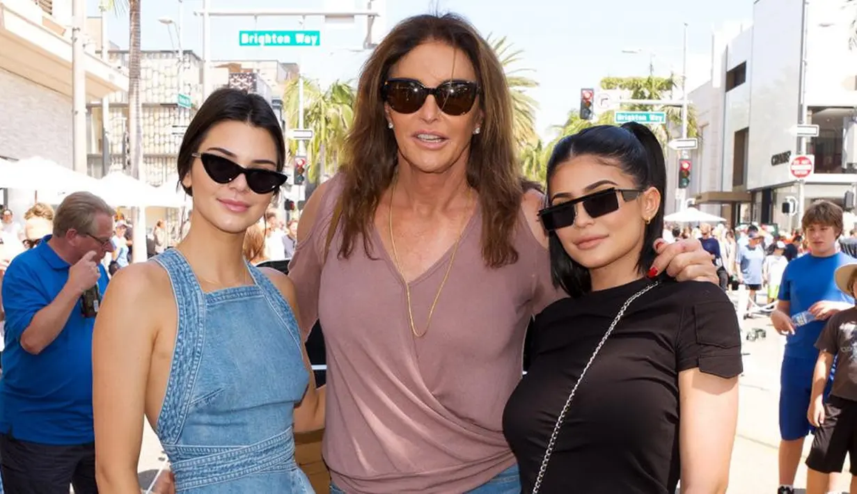 Dilansir dari US Magazine, dalam wawancaranya Caitlyn Jenner mengaku kesulitan menjalin hubungan dengan anak-anak. (Entertainment Tonight)