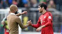 Gelandang Bayern Munchen, Javi Martinez, mengungkapkan bahwa Pep Guardiola memaksanya menonton 200 video (IB Times)