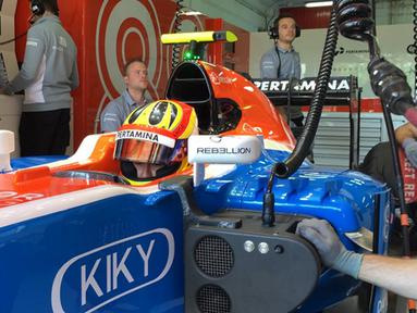 Pebalap Manor Racing asal Indonesia, Rio Haryanto, berada di posisi ke-22 latihan bebas ketiga F1 GP Spanyol di Sirkuit Catalunya, Spanyol, Sabtu (14/5/2016). (Bola.com/Twitter/Manorracing)