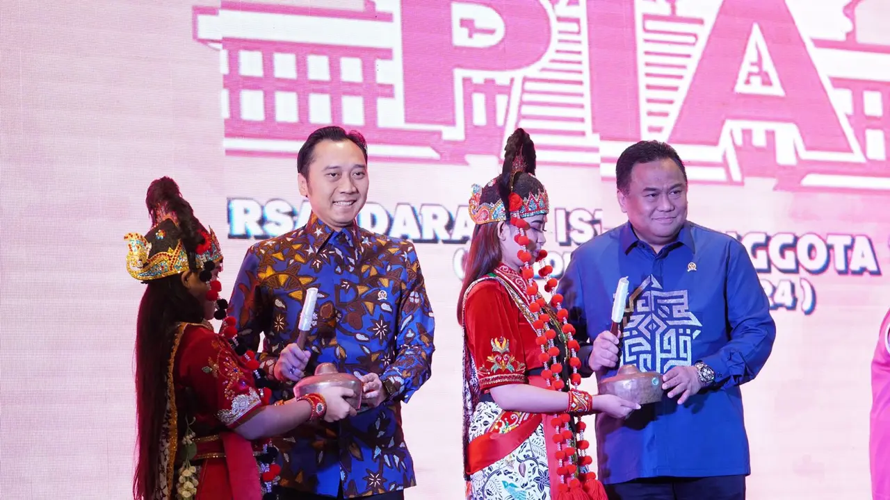 Ketua Fraksi Partai Demokrat DPR RI, Edhie Baskoro Yudhoyono (Ibas) turut menghadiri Pembukaan Bazar UMKM & Pasar Murah dalam rangka Memperingati HUT ke-78 DPR RI (Istimewa)