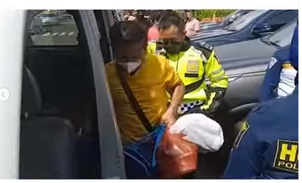 Ambulans Terobos Jalan, Rupanya Mau Liburan (Instagram @makasar_info)