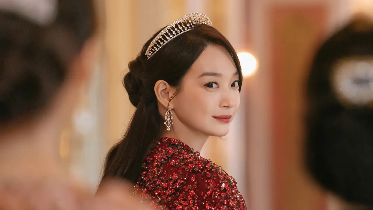 Shin Min Ah dalam drakor The Remarried Empress. (Disney Plus)
