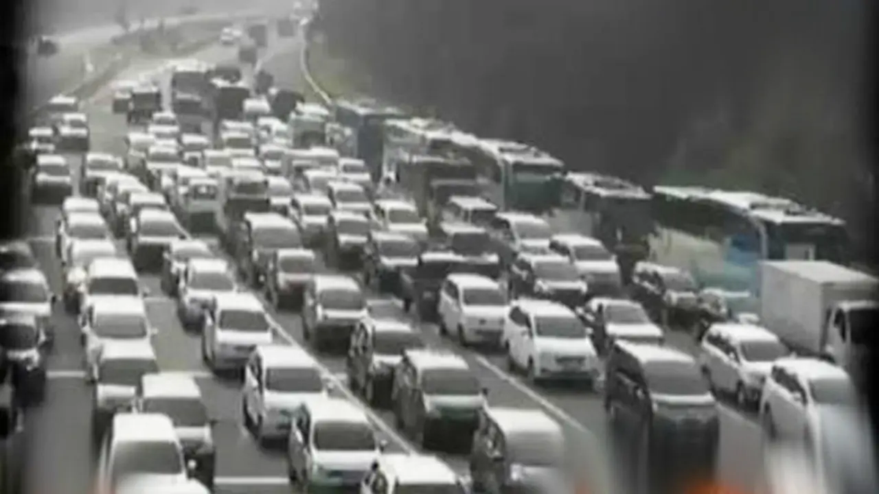 VIDEO: Libur Akhir Pekan, Tol Ciawi-Gadog Mengular 15 Kilometer