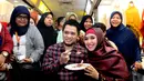 Di usia kehamilannya yang sudah 7 bulan, Oki Setiana Dewi merasa sangat bahagia karena di tanggal 2 Desember tersebut juga sekaligus syukuran pembukaan toko ke-4 serta ulang tahun sang suami tercinta, Ory Vitrio. (Andy Masela/Bintang.com)