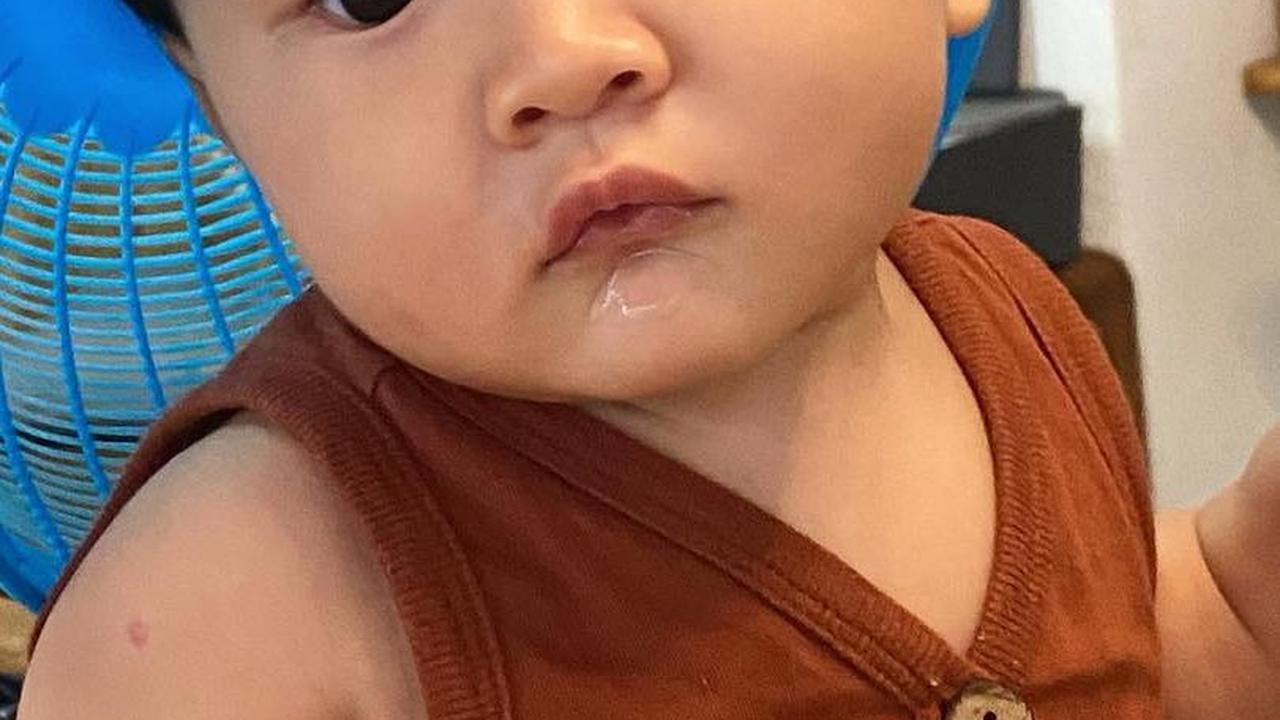 Potret Kama saat masih bayi. Ekspresinya cute banget. Ada netizen yang menyebut jika Kama seperti orang Korea.