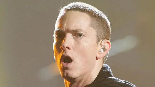 Lulus SMA, Putri Eminem Jadi Murid Terbaik