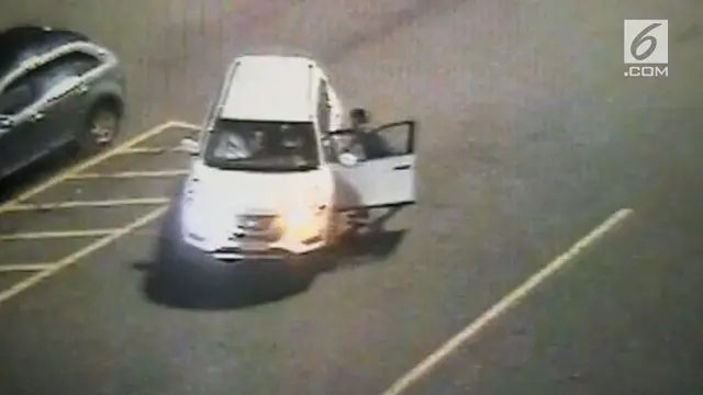 Insiden mengerikan terjadi saat seorang satpam mencegah pencurian. Seperti yang terekam CCTV, satpam itu malah terseret mobil.