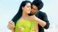 Kemesraan Shah Rukh Khan dan Kajol dalam cuplikan film Dilwale