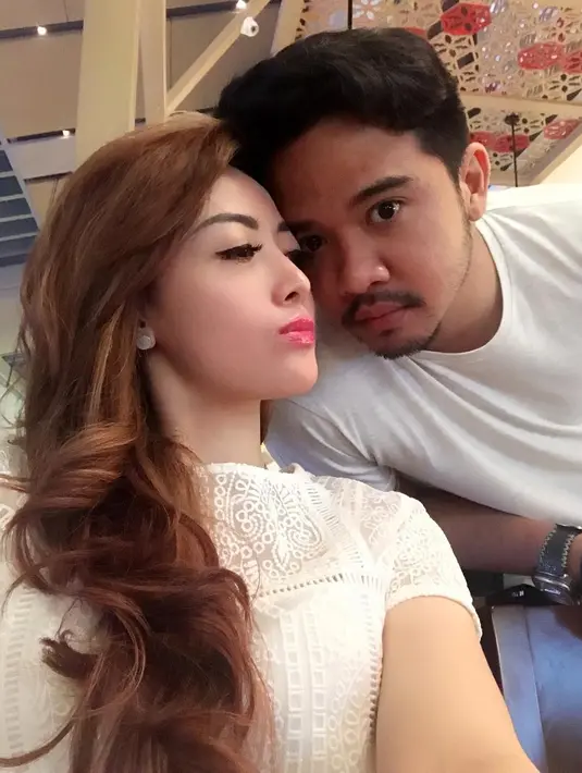 Roby mengaku bahwa tahu kekurangan dan kelebihan dari Cinta. Bahkan, saat itu Roby mengaku sering minta dicarikan pasangan pada Cinta. Ternyata, keduanya tak bisa menyembunyikan perasaan cintanya. (Instagram/cinta_ratu_nansya)