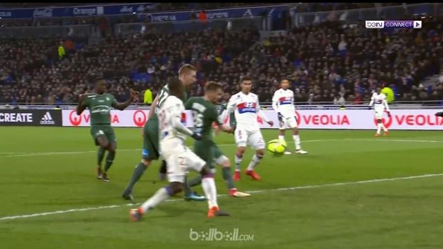 Mantan bek Arsenal, Mathieu Debuchy mencetak gol telat untuk membuat St Etienne memaksa hasil imbang 1-1 kontra Lyon. Mariano Diaz...
