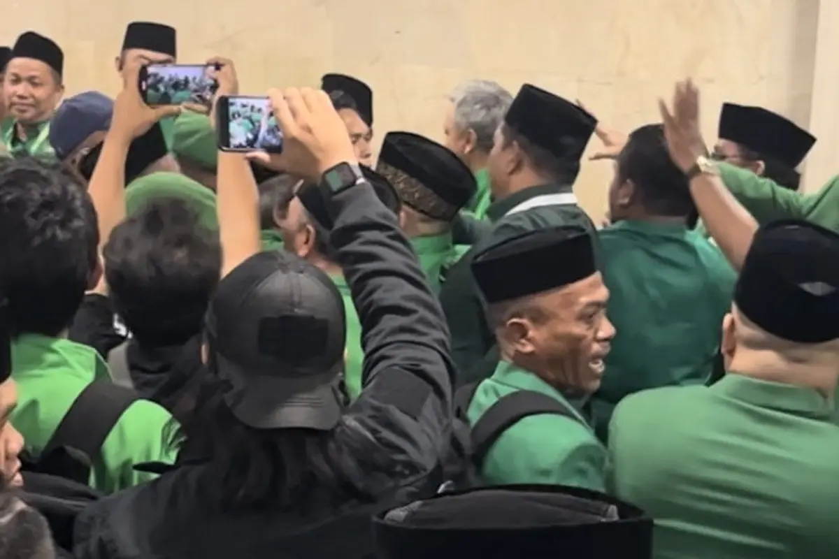 Muktamar X Partai Persatuan Pembangunan Pembangunan (PPP) diwarnai baku hantam.