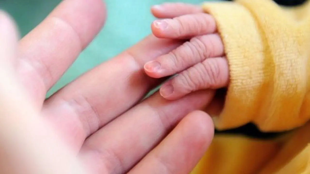 Bayi Kembar Jadi Pemuas Nafsu Ayahnya Sendiri