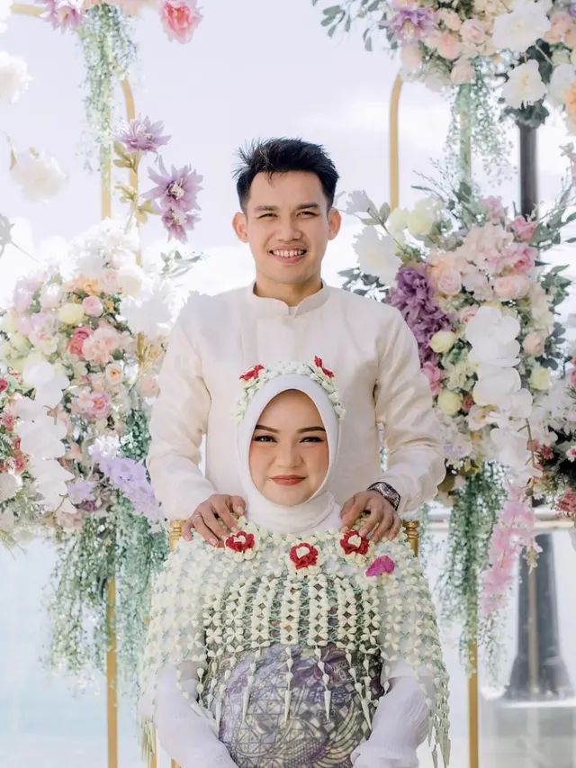 Potret Witan Sulaiman dan sang istri yang mengadakan acara tasyakuran tujuh bulanan, sumber Instagram: @rismahanisulaiman_