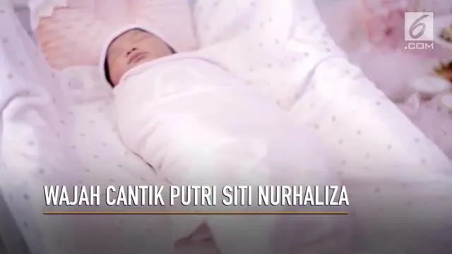 Siti Nurhaliza akhirnya memperkenalkan anak pertamanya dengan Datuk Seri Khalid Mohamad Jiwa ke publik.