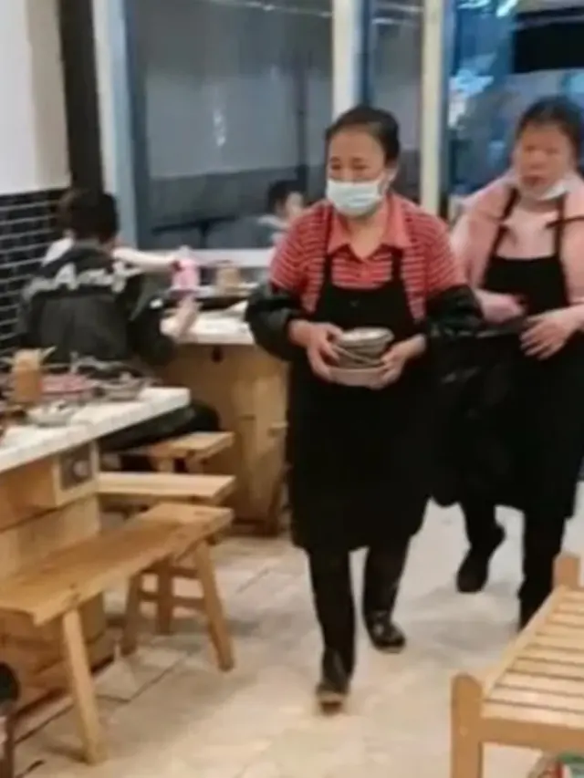 Wanita Kaya Kerja Jadi Tukang Cupir