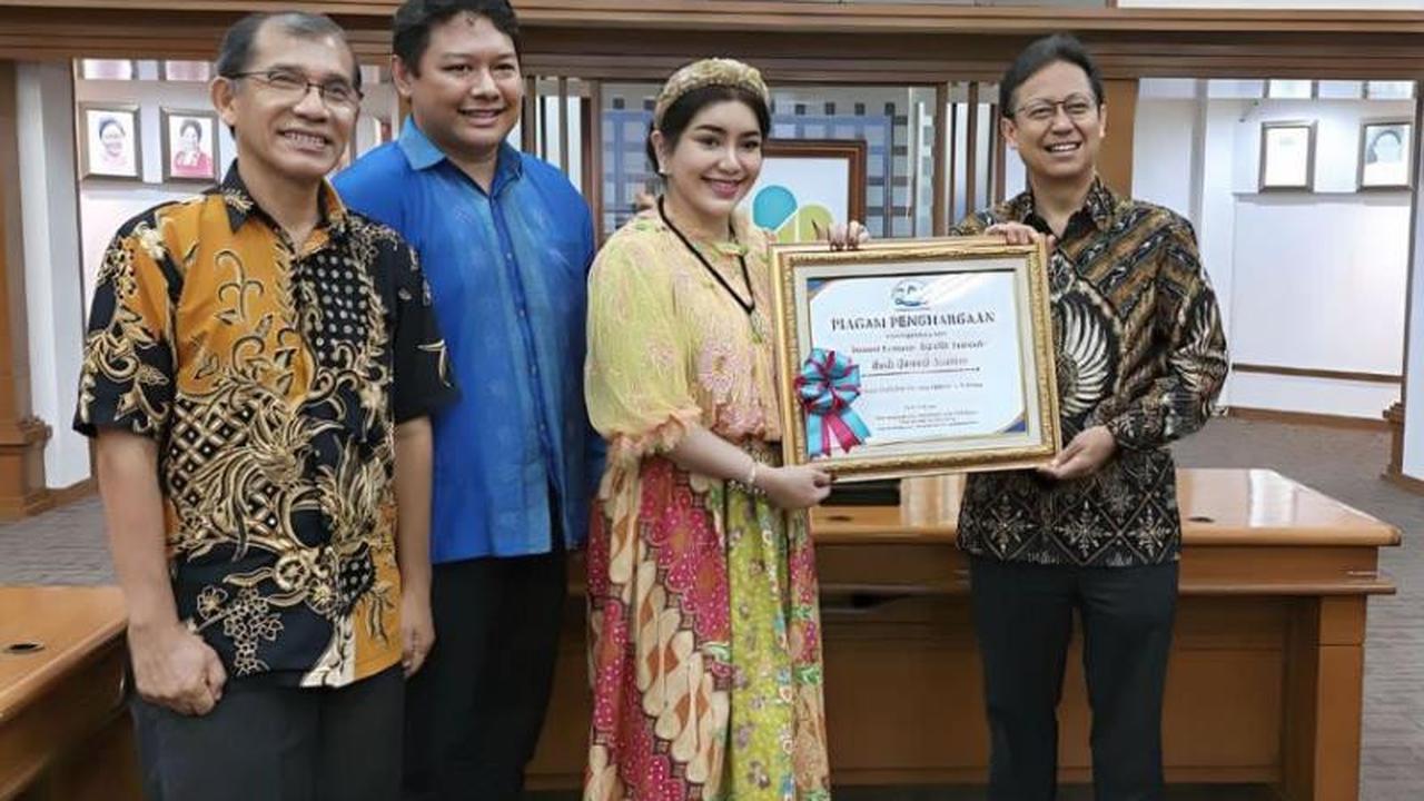 Menkes Terima Penghargaan Pahlawan Transformasi Kesehatan Indonesia dari PDSI dan Koalisi
