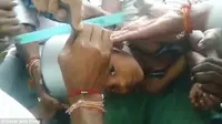Kepala seorang anak di India tersangkut panci