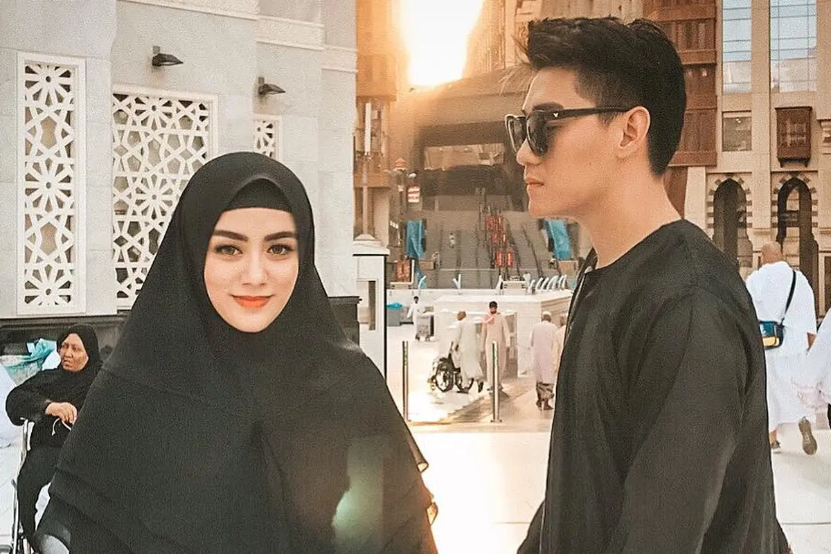 [Fimela] Ifan Seventeen dan Istri
