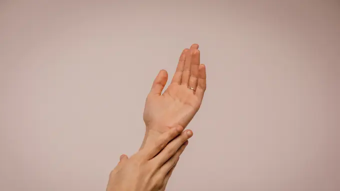 Tangan Kering dan Mengelupas? Simak 6 Tips Mudah Berikut ini untuk Mengatasinya