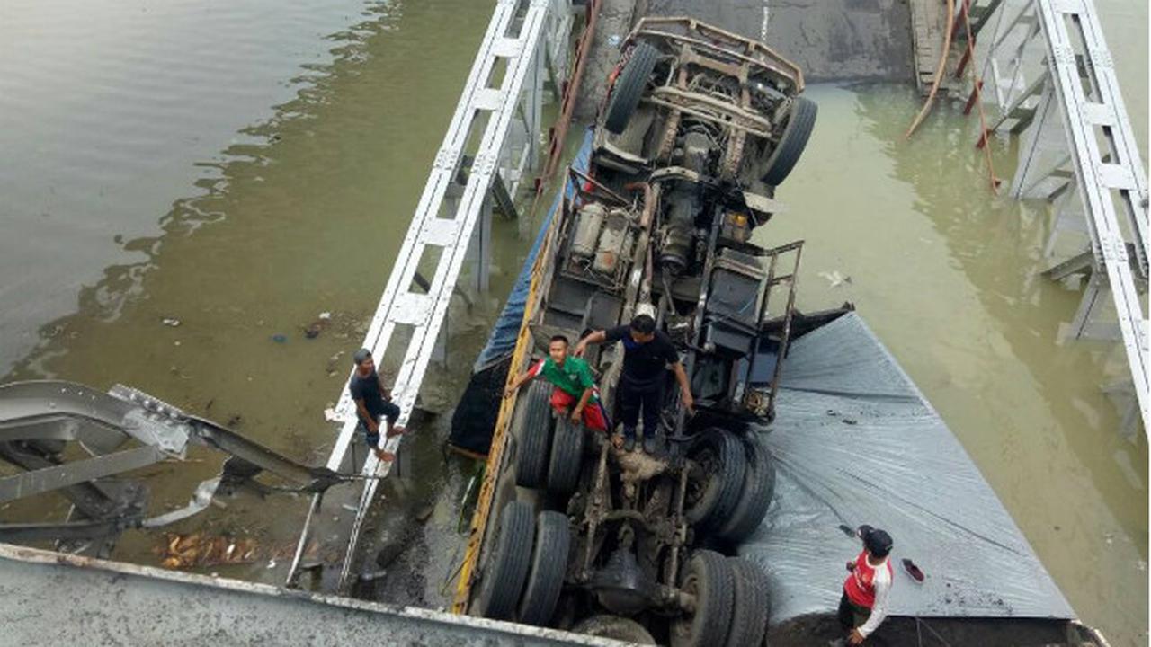 Jembatan Widang Tuban Ambruk
