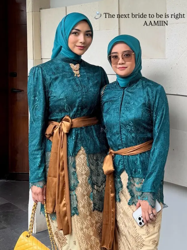 Model Atasan Brokat Hijab dan Rok Kebaya Bali ala Citra Kirana