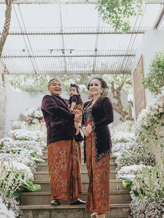 Momo Geisha Gelar Tedak Siten (Instagram/therealmomogeisha)