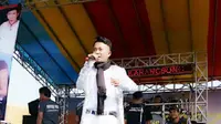 Penyanyi pria juga ramaikan belantika musik pantura (Liputan6.com / Panji Prayitno)