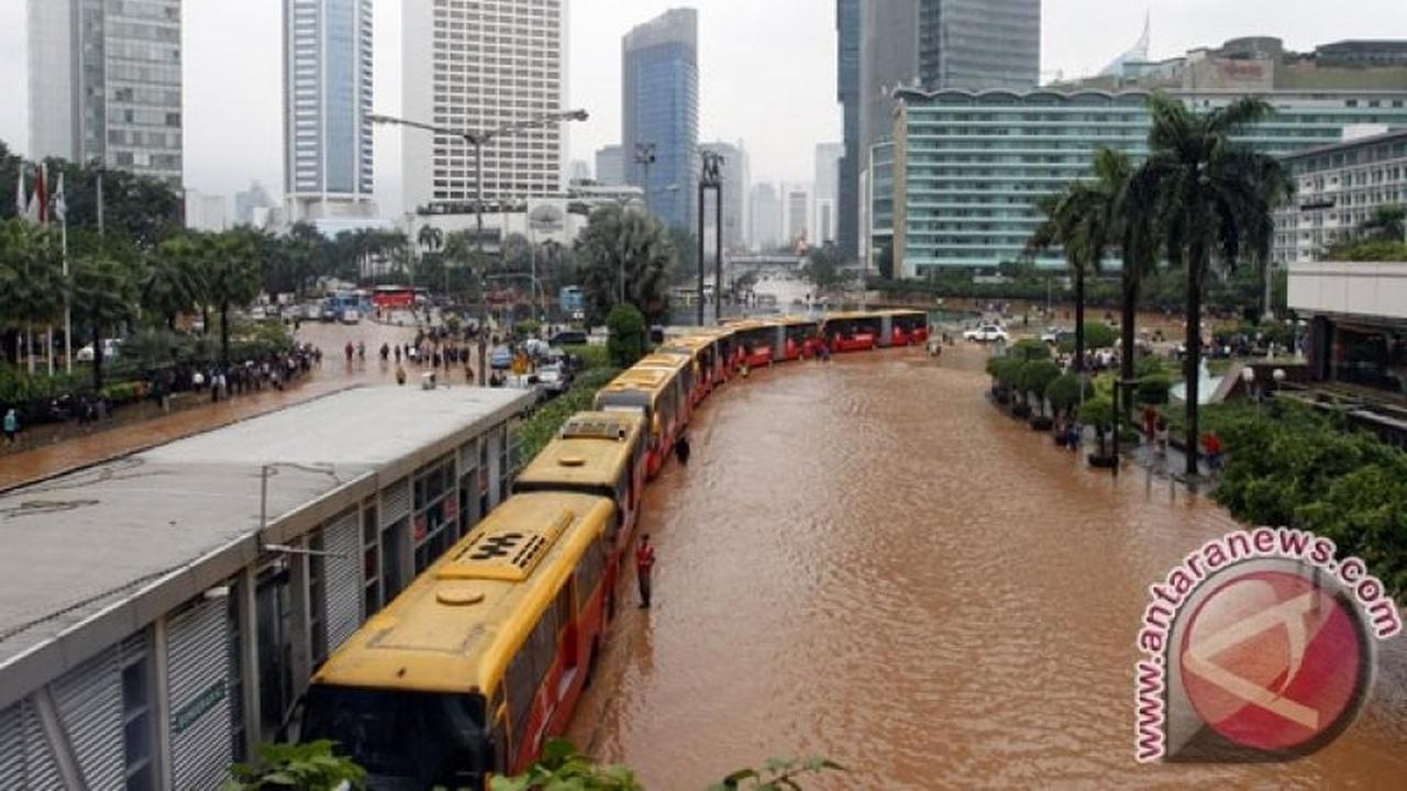 17 Rute Transjakarta Terdampak Banjir Jakarta, Penyesuaian Operasional Dilakukan