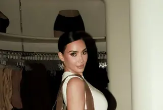 Dari nipple bra sampai face wrap, intip produk-produk kontroversial SKIMS by Kim Kardashian yang selalu heboh. [@skims].
