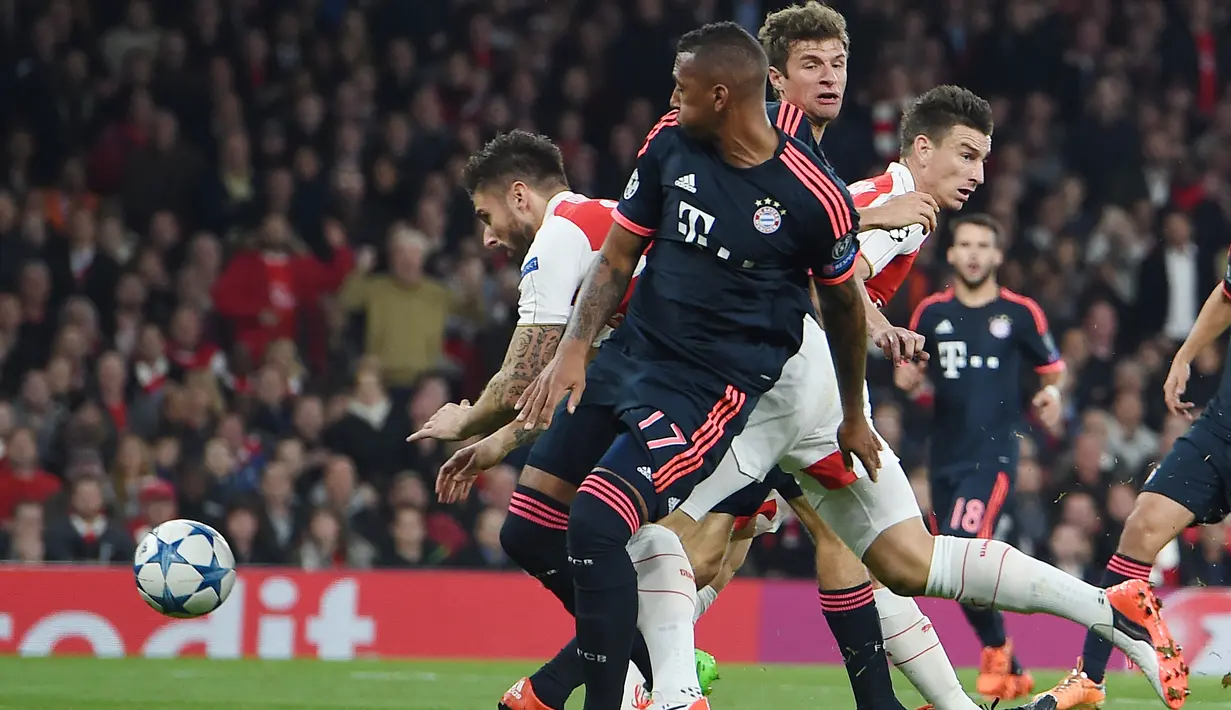 Inilah momen saat Olivier Giroud mencetak gol ke gawang Bayern Munchen di menit ke-77. (EPA/Andy Rain)