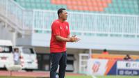 I Putu Gede saat mendampingi Arema FC bertnading melawan RANS Nusantara di BRI Liga 1 2022/2023. (Dok. Arema FC)