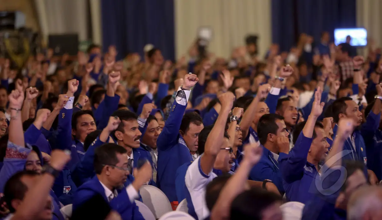 Sejumlah pengurus Partai Amanat Nasional (PAN) menghadiri acara Rapat Kerja Nasional PAN di Jakarta, Rabu (6/5). Dalam acara itu juga dilantik Pengurus Dewan Pimpinan Pusat Partai Amanat Nasional Periode 2015-2020. (Liputan6.com/Faizal Fanani)
