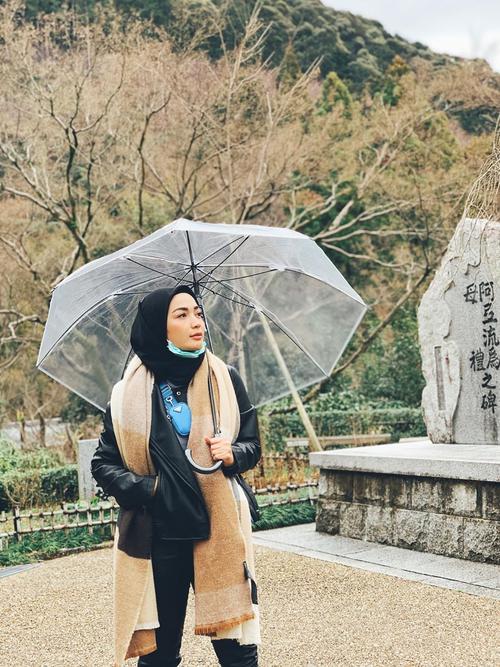 Ular uni eshakka quyadilar