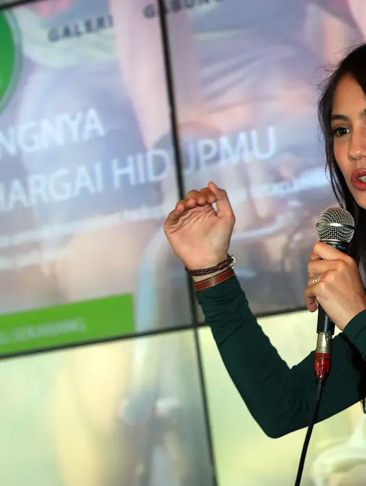 Aktris cantik ini mengaku jika dirinya bukanlah termasuk pribadi yang boros dalam berbelanja. Pevita Pearce kerap menjual barangnya yang sudah tidak terpakai untuk menambah tabungan berinvestasi. (Deki Prayoga/Bintang.com)