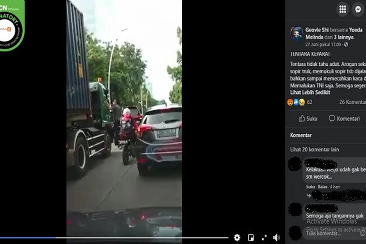 Gambar Tangkapan Layar Video yang Diklaim Tentara Menyerang Sopir Truk (sumber: Facebook).