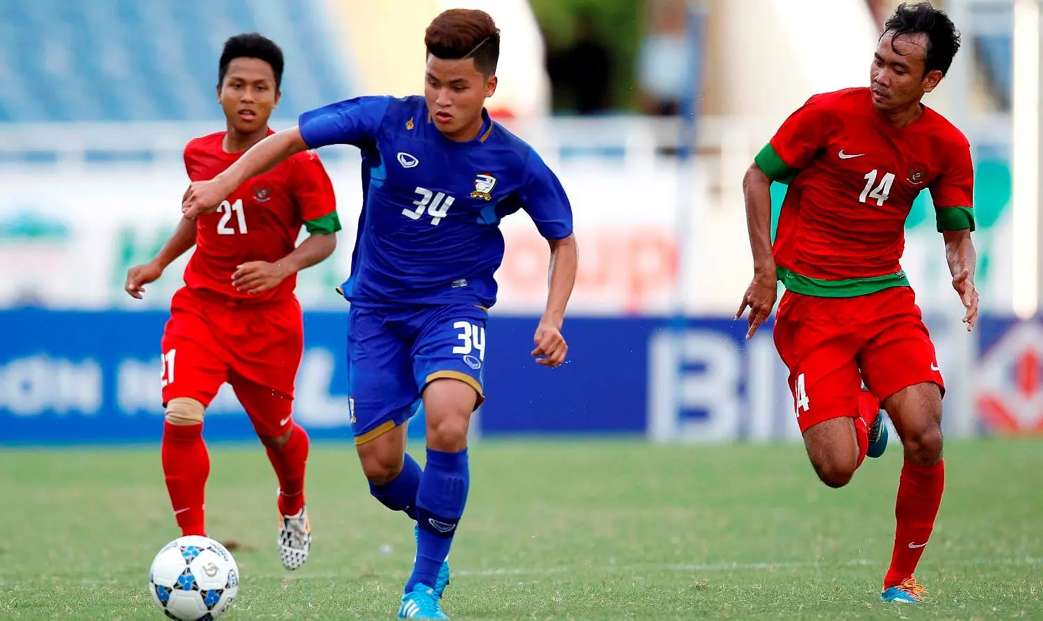 Momen Timnas Indonesia U-19 menghadapi Thailand dalam Piala AFF U-19 2014. Thailand menang telak 6-2 atas Timnas Indonesia U-19 saat itu. (Aseanfootball.org)