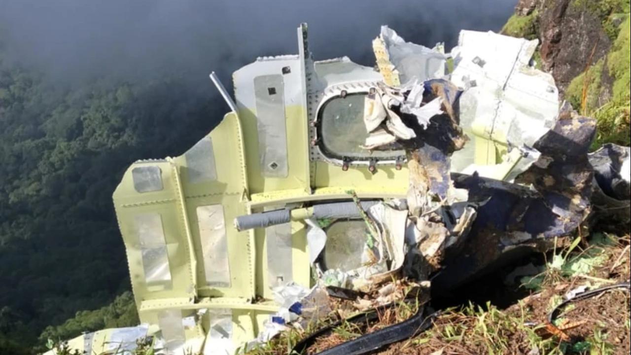 Serpihan pesawat atr 42-500 hilang kontak di maros