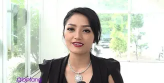 Siti Badriah menjadi salah satu penyanyi yang mengisi album DanceDhut Nation 2016. Terdiri dari 25 penyanyi dangdut, album ini berhasil memecahkan rekor MURI.
