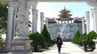 Vihara Ksitigarbha Bodhisatvva atau sering disebut Vihara Patung Seribu Wajah menjadi salah satu destinasi wisata di Tanjung Pinang Kepri (Liputan6.com / Nefri Inge)