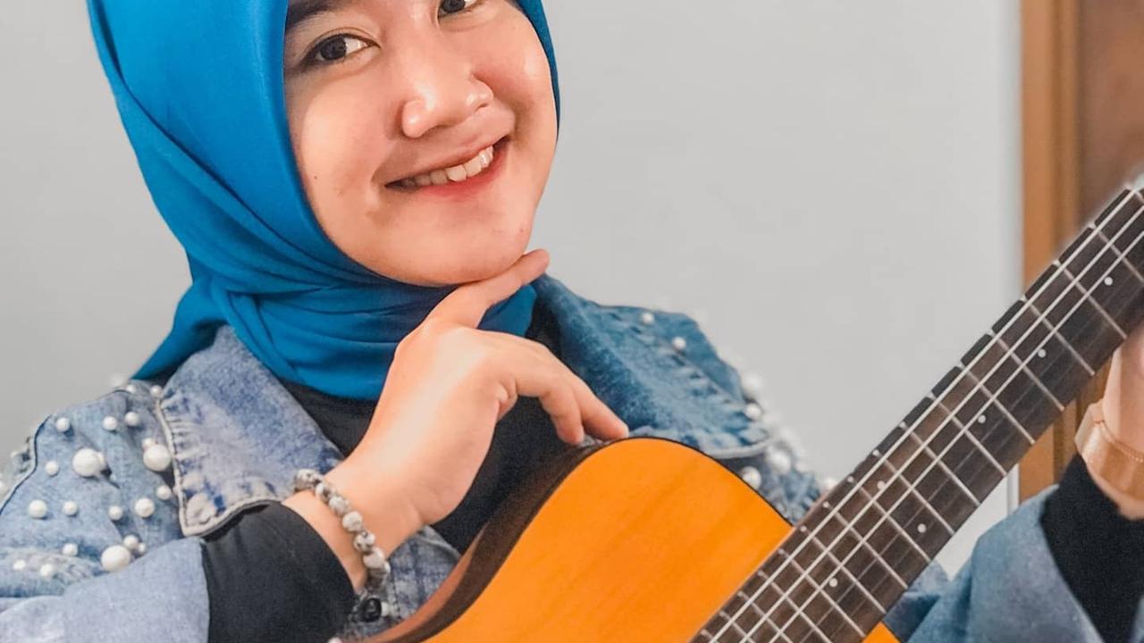 Sosok Arindi Putry Konawe, Persit yang Jadi Sorotan Usai Main Organ Piano Remix di HUT TNI-79