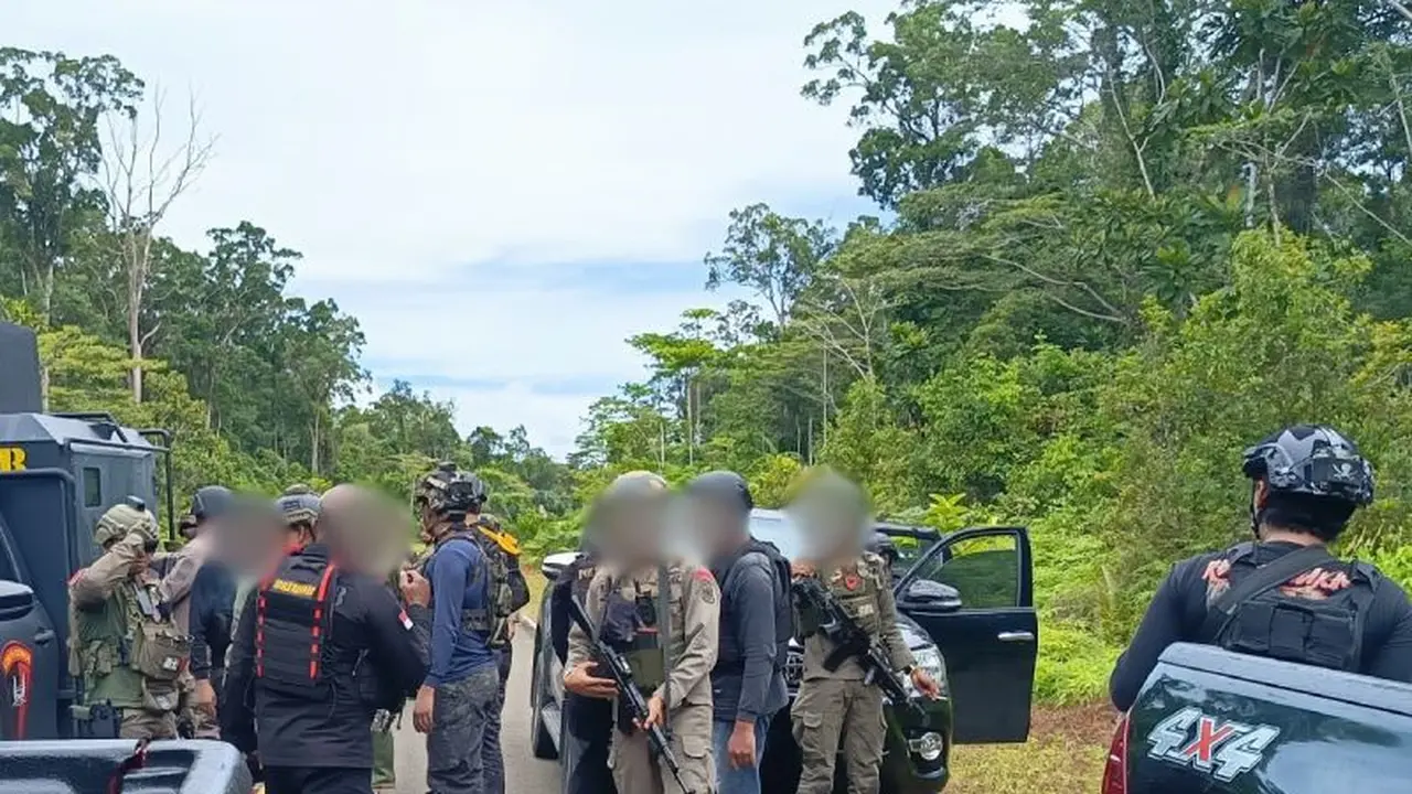 Tim gabungan dari Satgas Damai Cartenz dan Polres Yahukimo saat berpatroli dan ditembaki KKB hingga terjadi kontak tembak di jalan Trans Papua, Rabu (15/4/2026) (Istimewa)