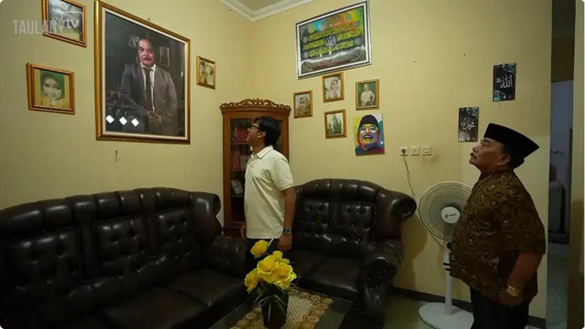 5 Potret Ruang Tamu Rumah Haji Bolot, Sederhana Tapi Bergaya Klasik